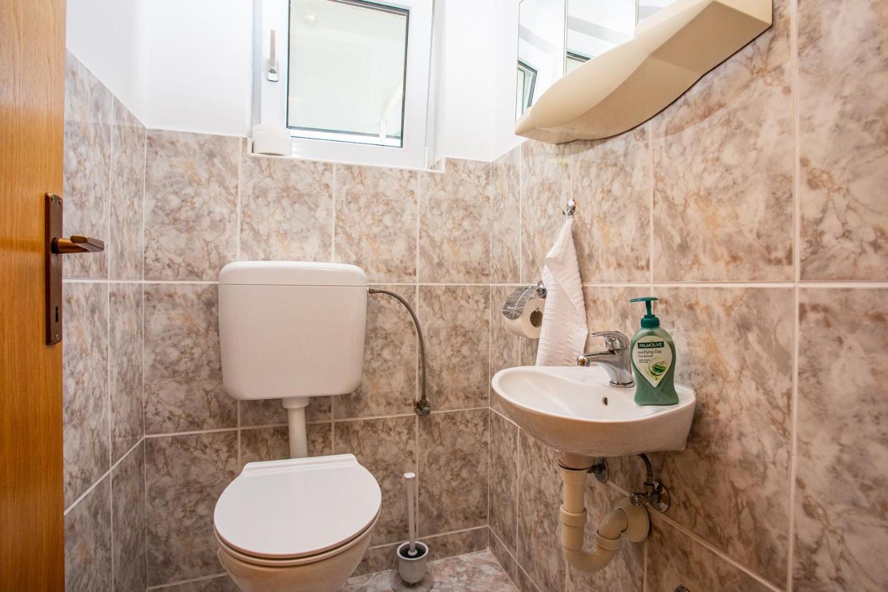 Apartments Adisa Omiš Екстериор снимка