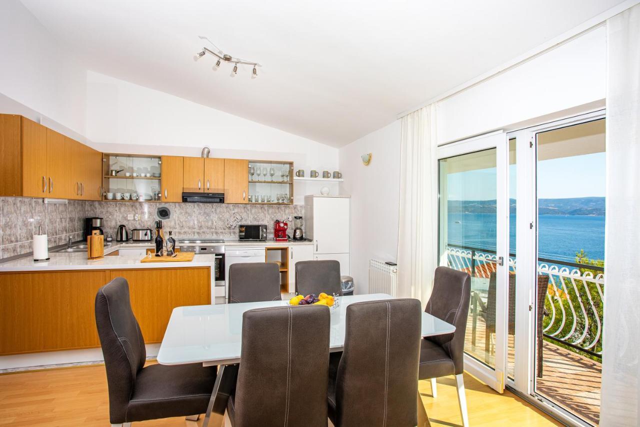 Apartments Adisa Omiš Екстериор снимка