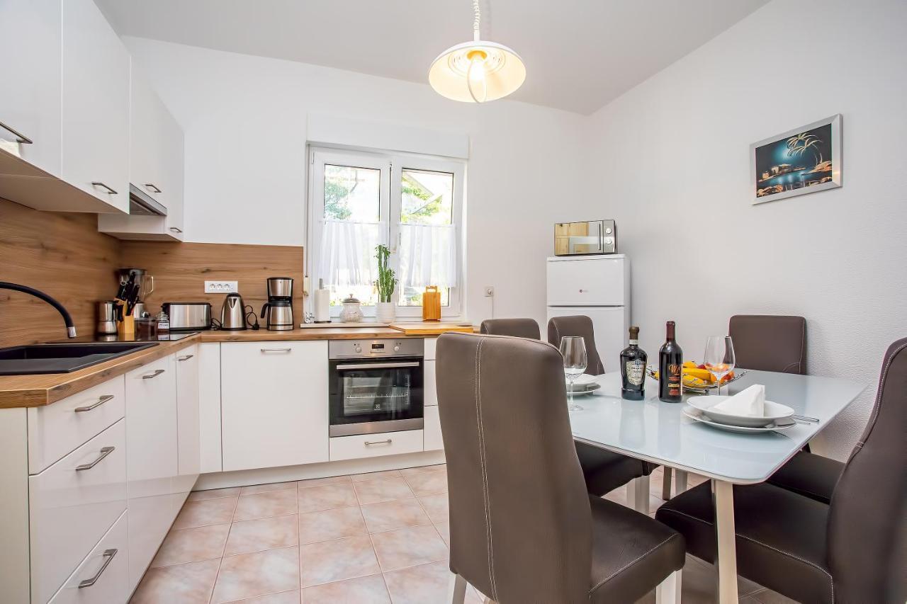 Apartments Adisa Omiš Екстериор снимка