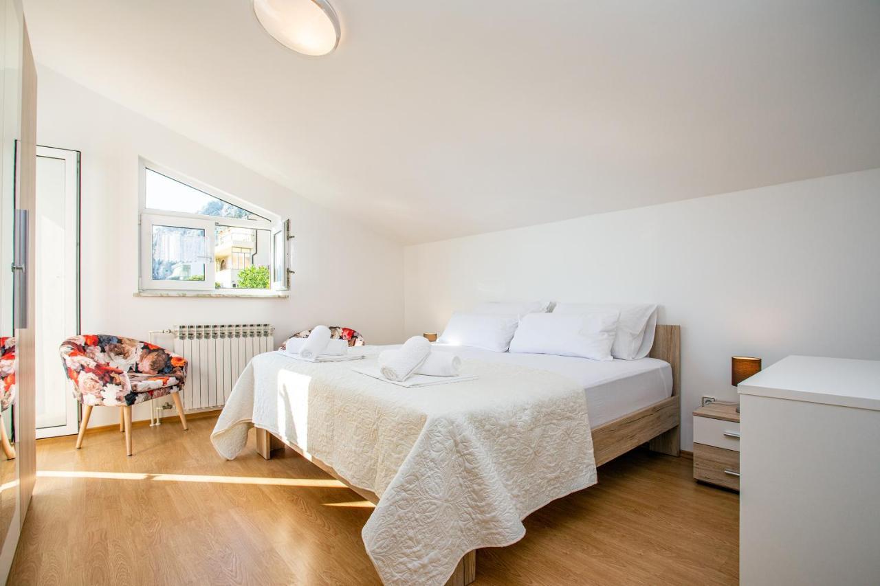 Apartments Adisa Omiš Екстериор снимка